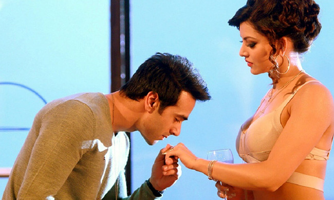 /media/k2/galleries/50395/Sanam-Re-Movie-Stills-03