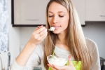 Curd health benefits, Curd for lunch, right time to consume curd and who should avoid, Hydration