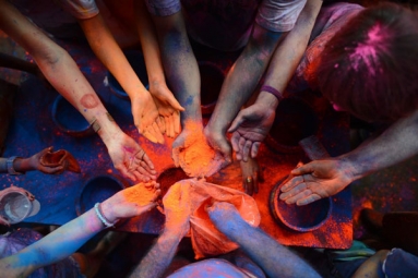Holi 2019: Celebrate This Holi With These Six DIY Natural Holi Colors That Are Benign and Healthy for Skin