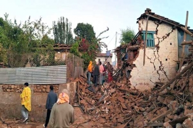 Nepal Earthquake: 128 killed and hundreds Injured