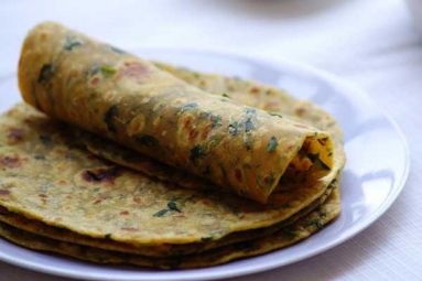 Tasty Paneer and Methi Paratha Recipe