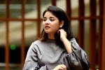 zaira wasim mother, Zaira Wasim islam, zaira wasim quits bollywood to focus on her faith islam, Dangal zaira wasim mother, Zaira Wasim islam, zaira wasim quits bollywood to focus on her faith islam, Dangal