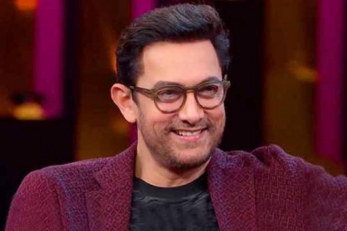 Aamir Khan Ditches Business Class and Travels in Economy Class, Amazes Co-Passengers with His Kind Gesture