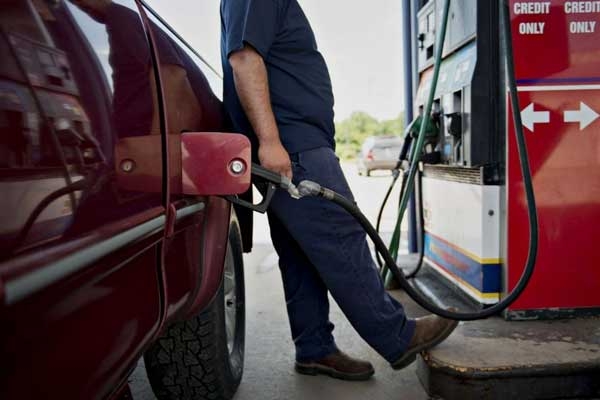 Michigan Gas Prices Fall to 11 Cent, First Decline in Three Weeks